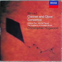 [중고] Christopher Hogwood / Mozart : Clarinet Concerto K.622, Oboe Concerto K.314 (수입/4143392)