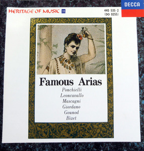 [중고] Famous Arias / Heritage Of Music 35 (4405352)